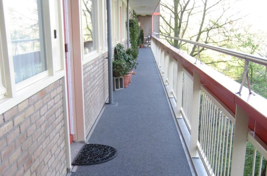 Galerijen als vluchtroutes: brandveiligheid en toegankelijkheid