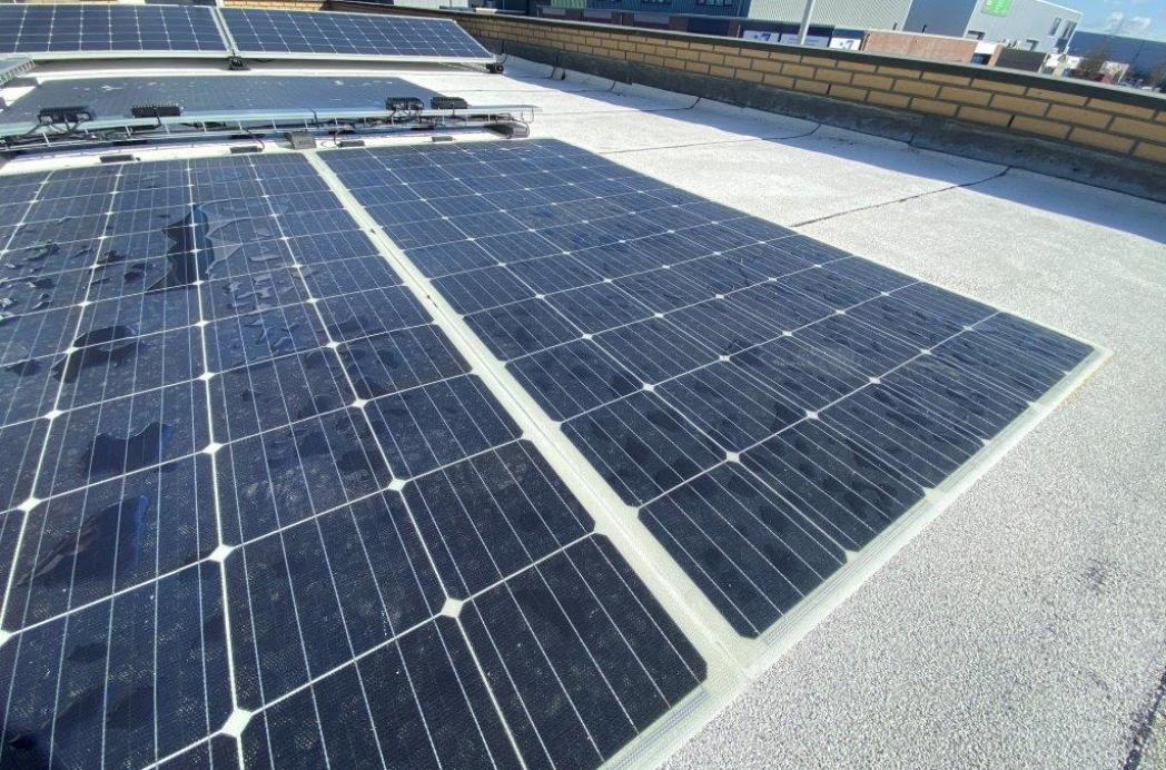 Dak onrendabel voor zonnepanelen? Daarvoor is nu subsidie!