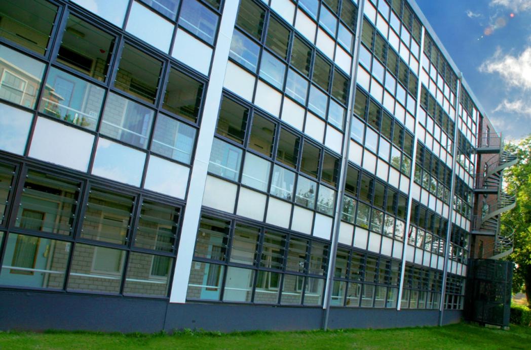 Galerij afsluiting ten behoeven van comfort. Hoe lost u dit veilig op