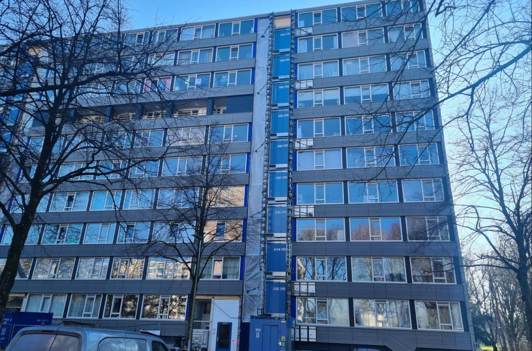 Verduurzaming in bewoonde staat: de perfecte lift voor bewoners en bouwpersoneel