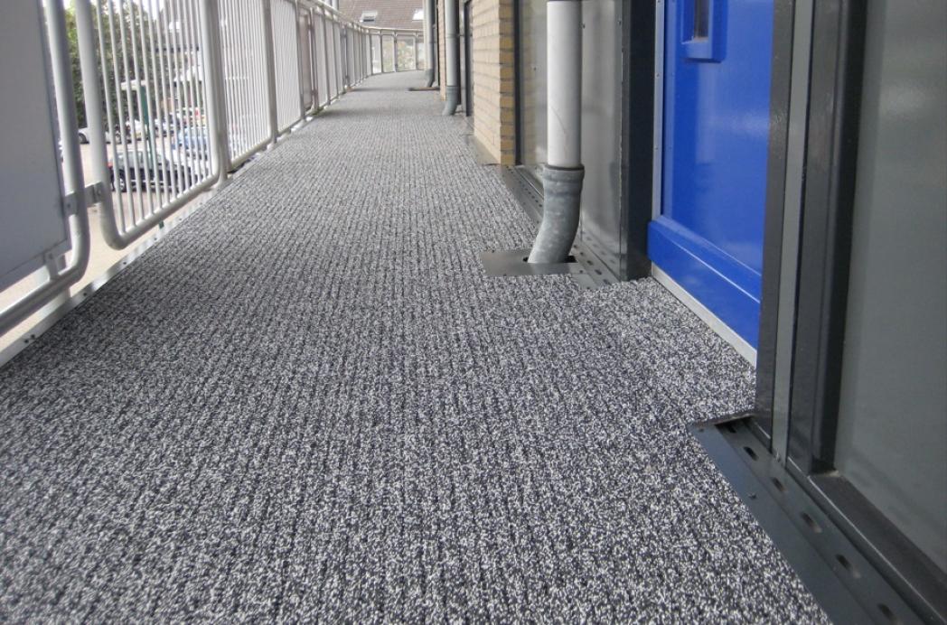 Verbeteren van de toegankelijkheid van galerijen en balkons